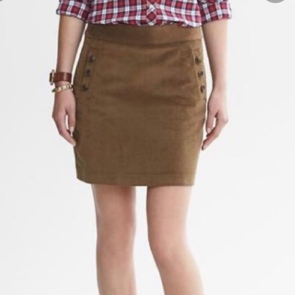 Banana Republic corduroy mini skirt, size 6! It’s a gorgeous shade of cinnamon. - Picture 1 of 6